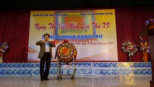 La 15ème édition de la Journée de la poésie vietnamienne célébrée avec faste - ảnh 1